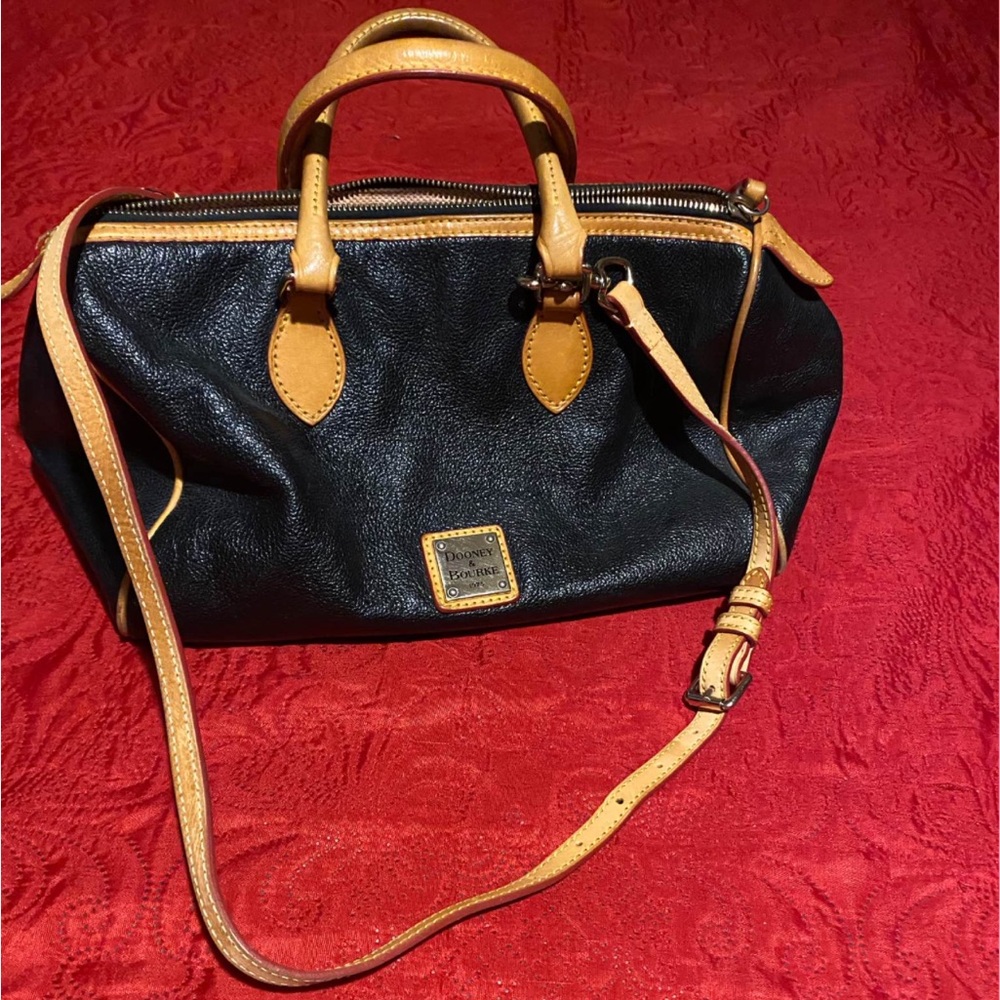 Dooney & Bourke Satchel Like New - Picture 4 of 6
